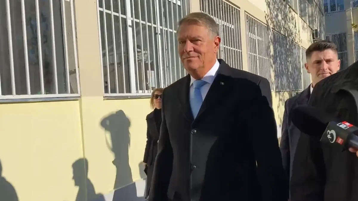 klaus iohannis a refuzat in premiera sa transmita un mesaj la sectia de votare nu a raspuns nici la intrebarile presei