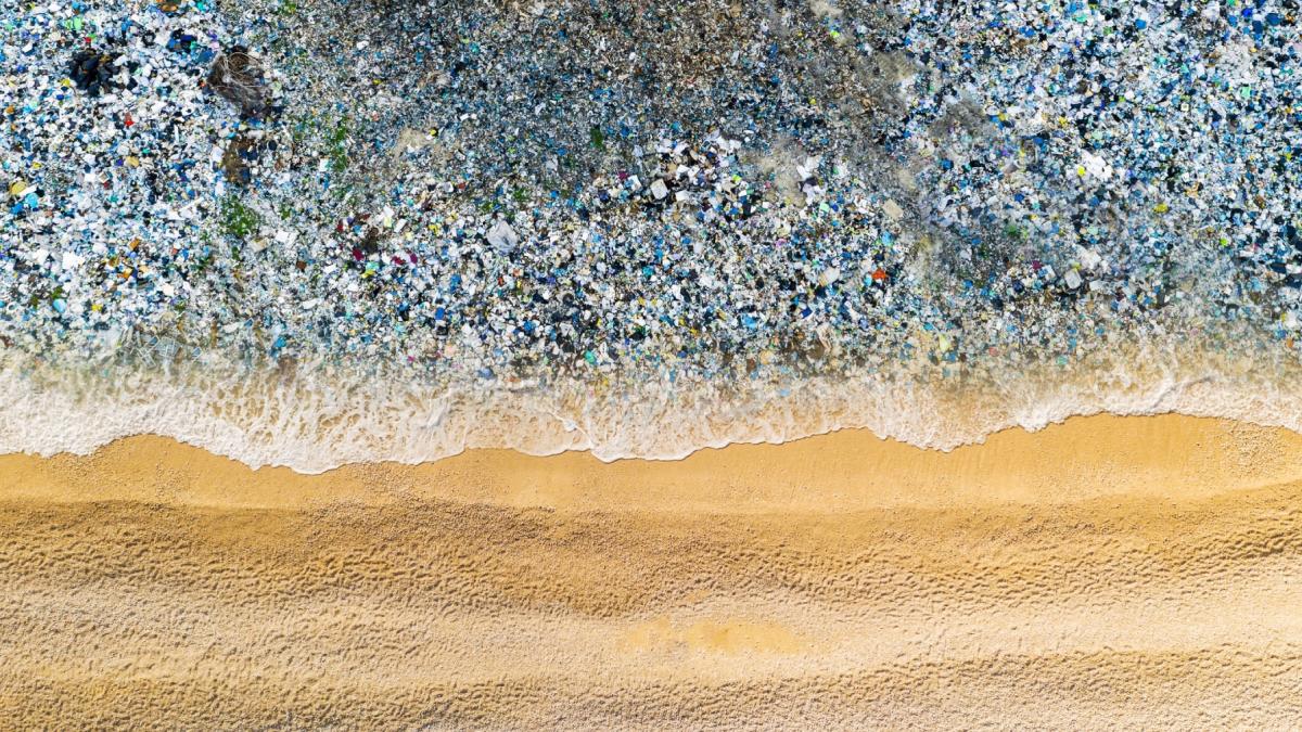 lumea va fi incapabila sa faca fata volumului urias de deseuri din plastic in 10 ani avertisment sumbru al expertilor internationali