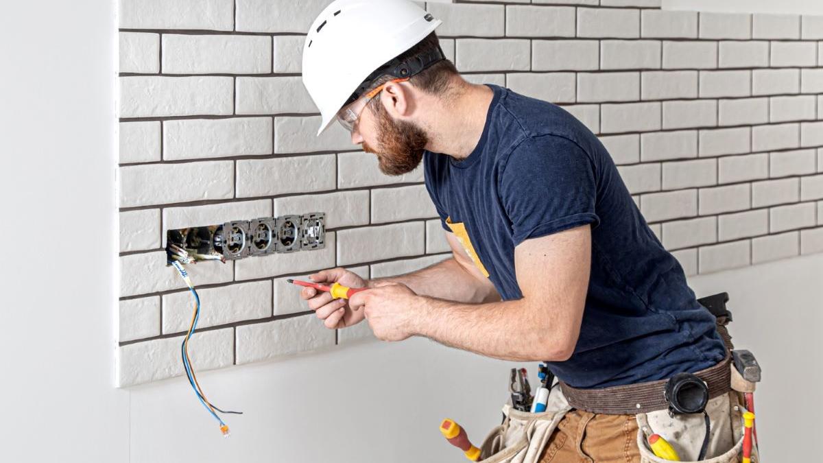 electrician 365 apeleaza la profesionisti pentru siguranta instalatiilor electrice