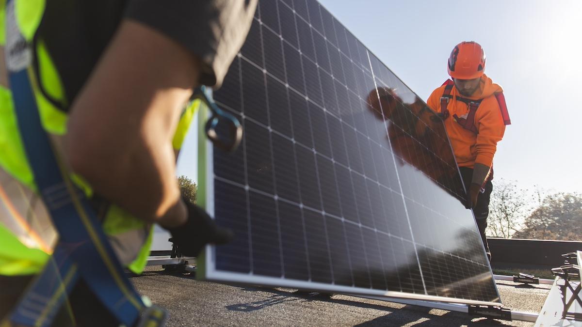 numar record de contracte semnate pentru panouri solare in valoare de 316 5 milioane de lei cine sunt beneficiarii