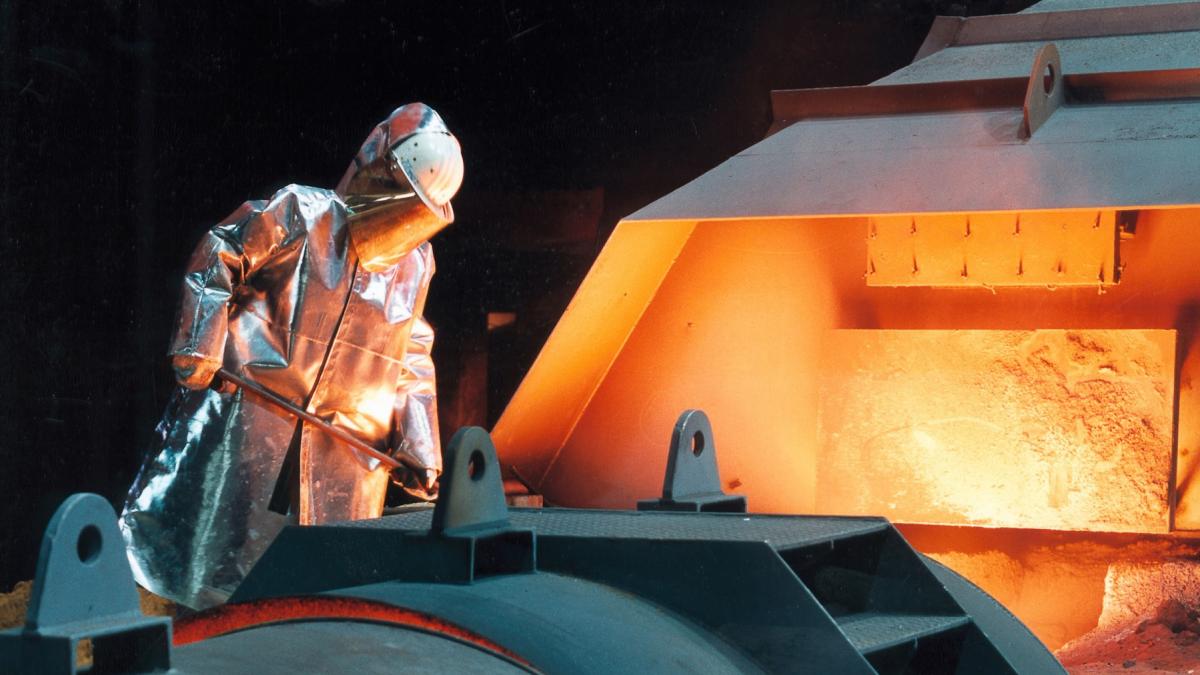 valul de concedieri la fabricile din europa este tot mai mare un gigant industrial german va lasa 11 000 de angajati fara loc de munca