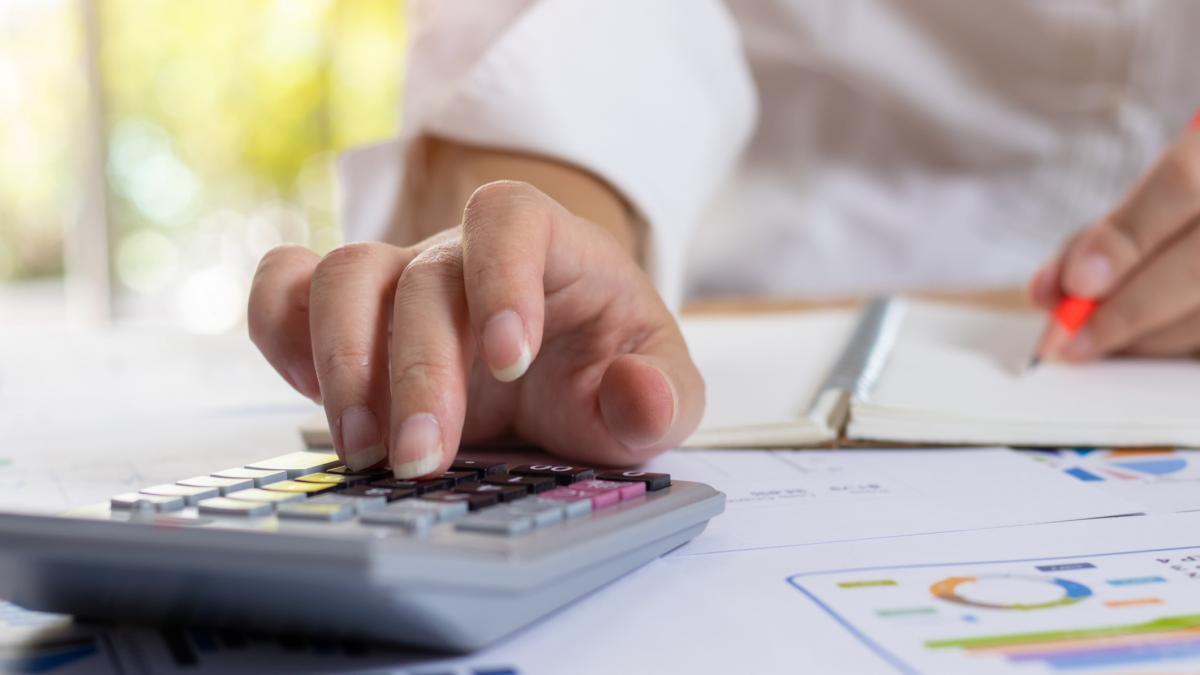 dupa anuntul victoriei lui calin georgescu in primul tur robor ul creste constant vor creste si ratele la credite