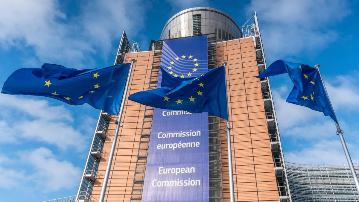 politico comisia europeana va media disputa dintre tiktok si romania inainte de turul doi al alegerilor prezidentiale