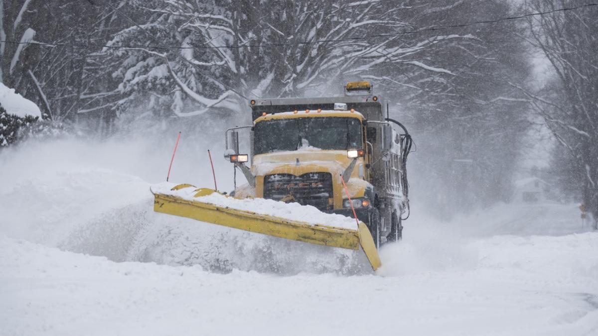 ninge abundent in sinaia drumul spre cota 1400 a fost inchis din cauza zapezii