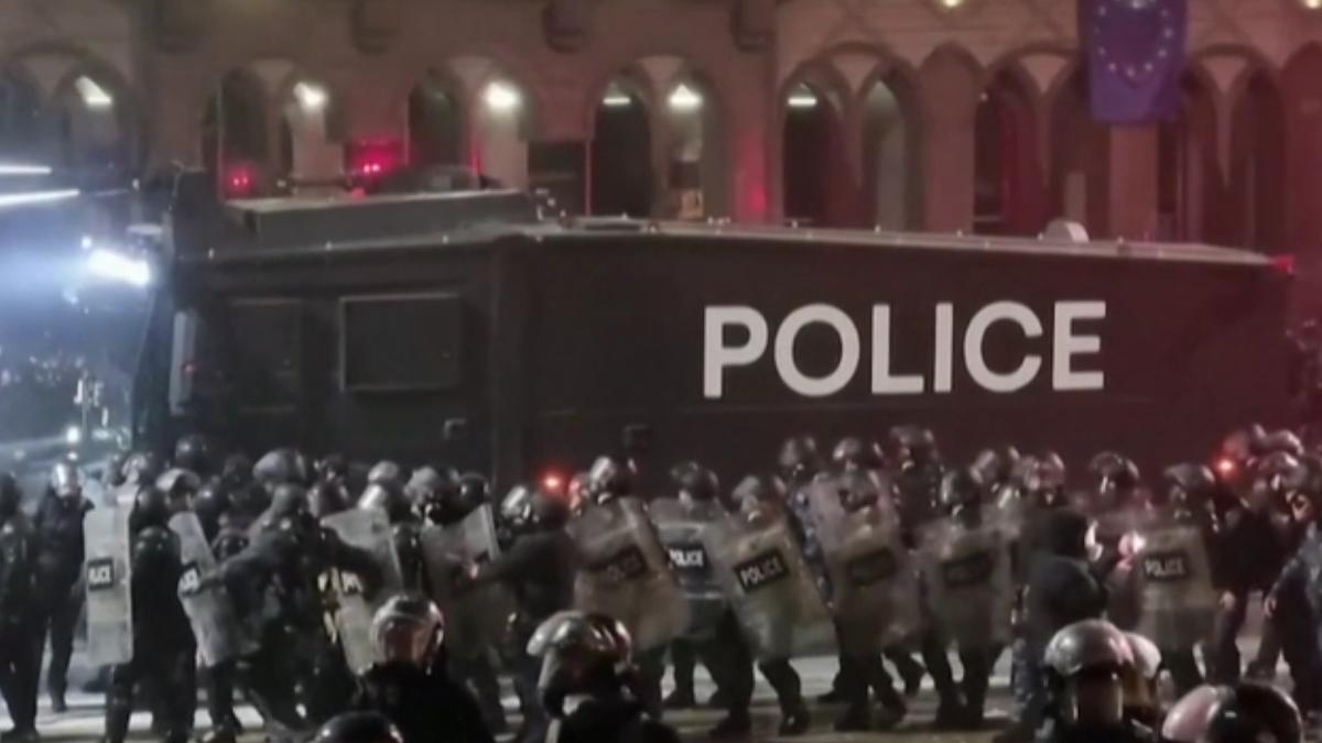 proteste violente in georgia dupa suspendarea negocierilor cu ue