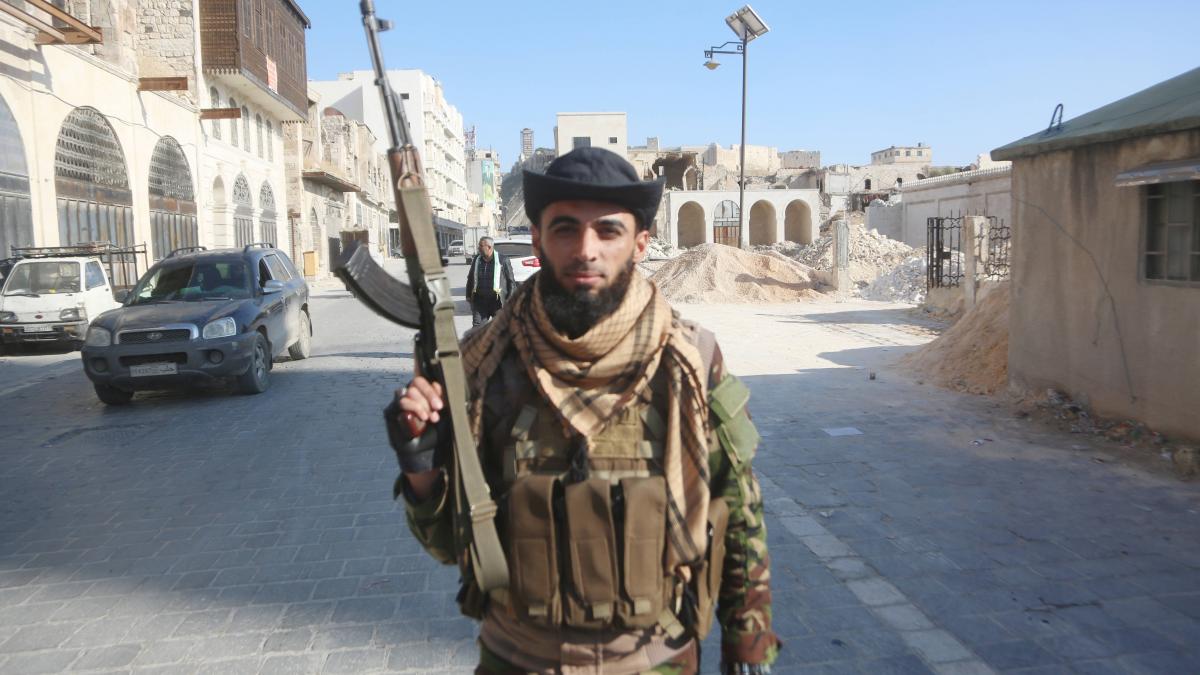 cine sunt rebelii care au repornit razboiul civil sirian si au ocupat orasul alep pentru prima oara dupa 2016