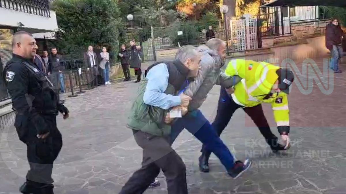 Bătaie la o secție de vot de la Roma. Un bărbat n-a fost lăsat să voteze fără acte și, de nervi, a pus la pământ un paznic