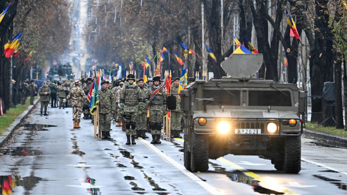 ziua nationala a romaniei parada militara in bucuresti si alba iulia