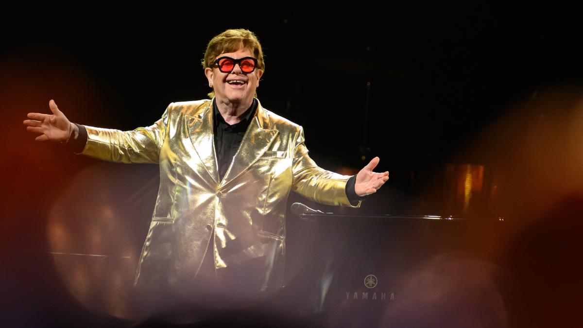 elton john dezvaluie ca nu isi poate vedea musicalul pentru ca si a pierdut vederea