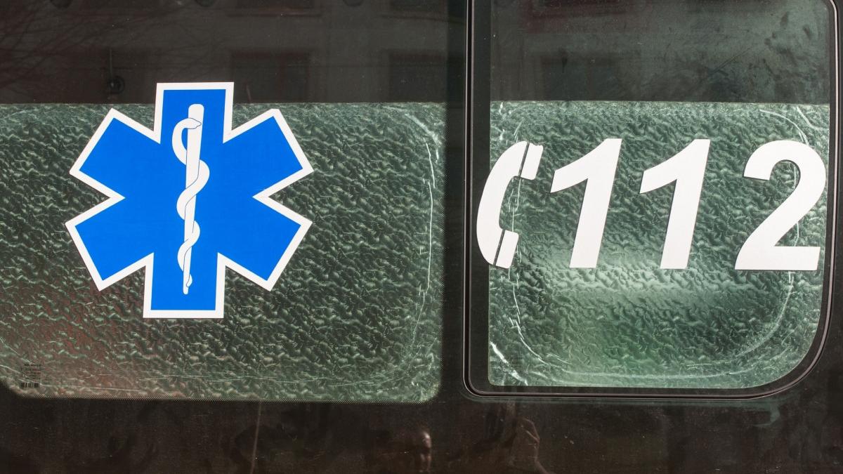 accident grav pe dn 24 in vaslui trei persoane sunt ranite dintre care doua incarcerate dupa ce doua masini s au izbit puternic