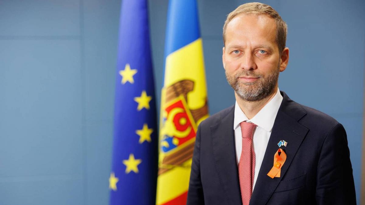 ambasadorul ue la chisinau ironizeaza serviciile secrete rusesti care acuza ca ue ar decide viitorul r moldova hotul striga hotul