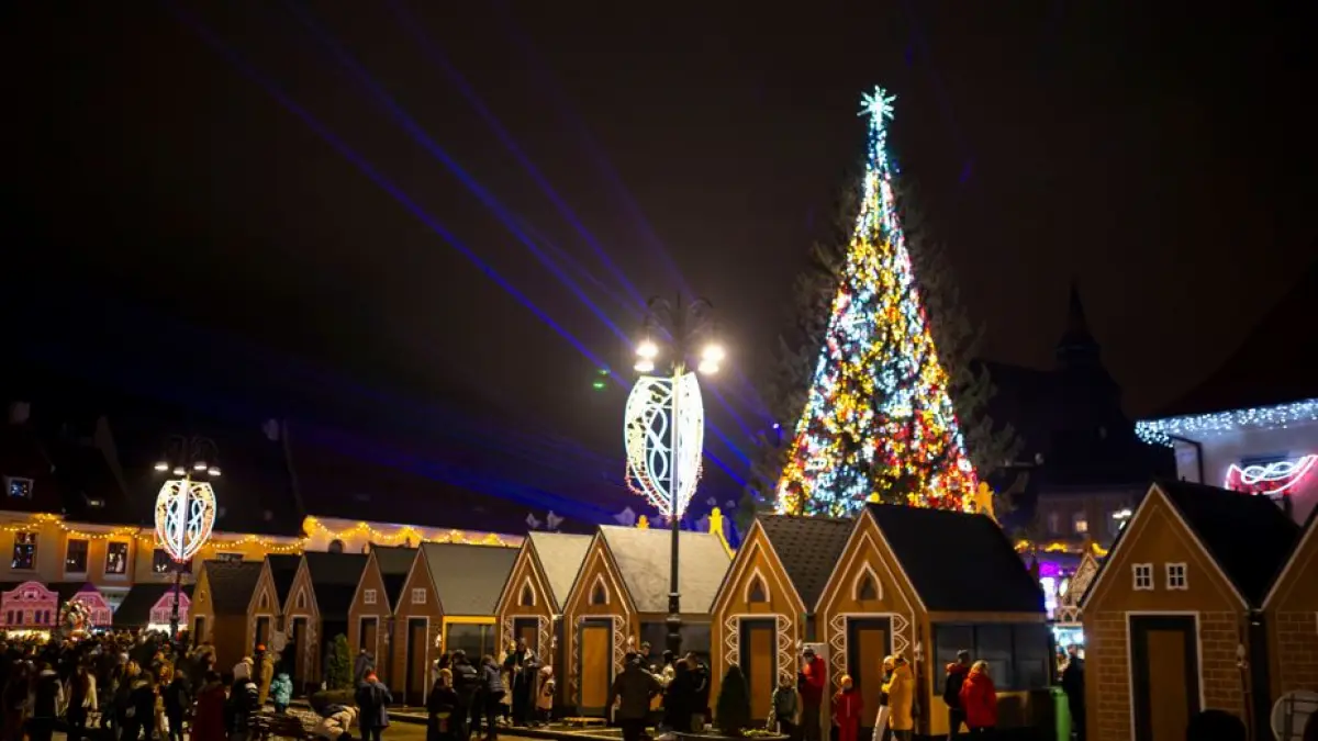 brasovul a intrat in atmosfera sarbatorilor orasul a fost impodobit cu milioane de luminite