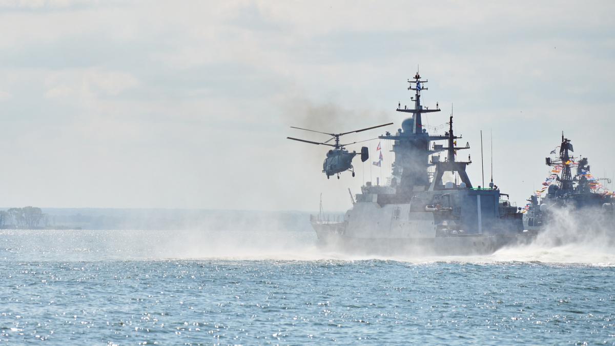 incident in marea baltica o nava de razboi rusa a tras spre un elicopter german