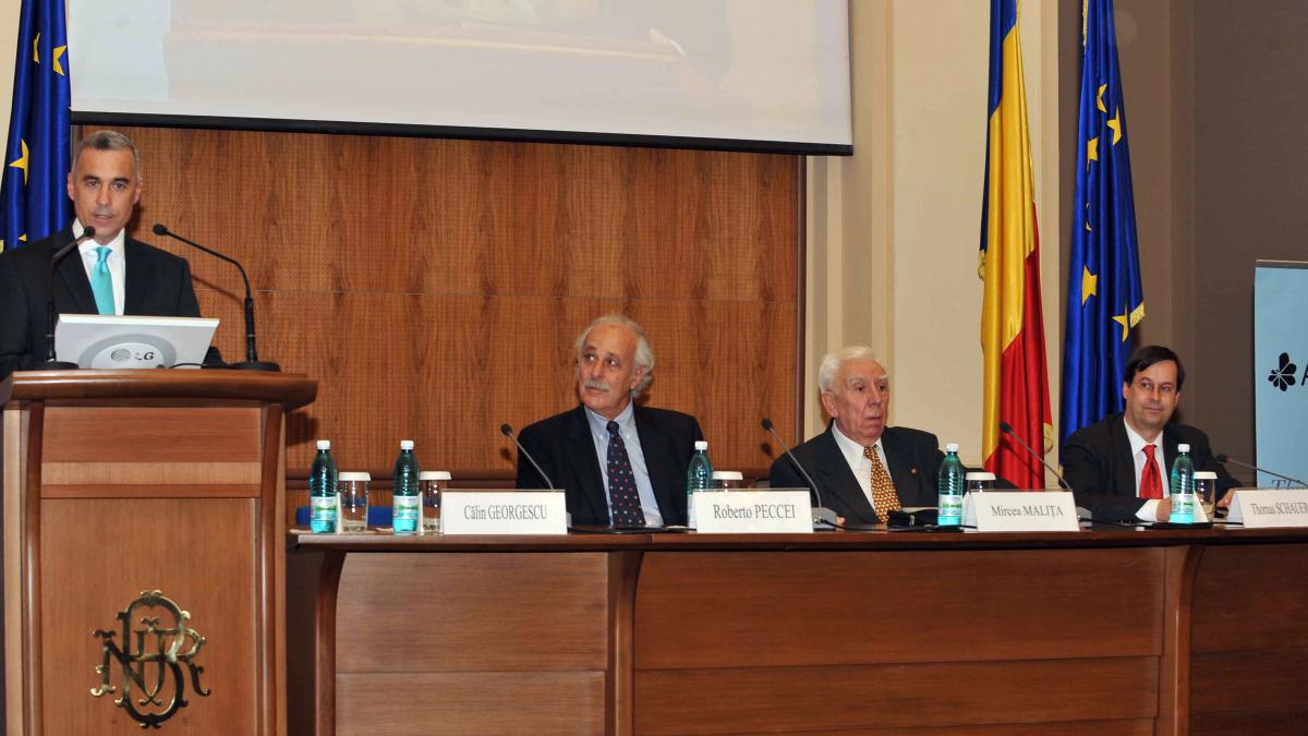 fiica lui mircea malita calin georgescu a luat de la tatal meu 3 000 de carti de vizita din videoteca fundatiei si nu le a mai adus