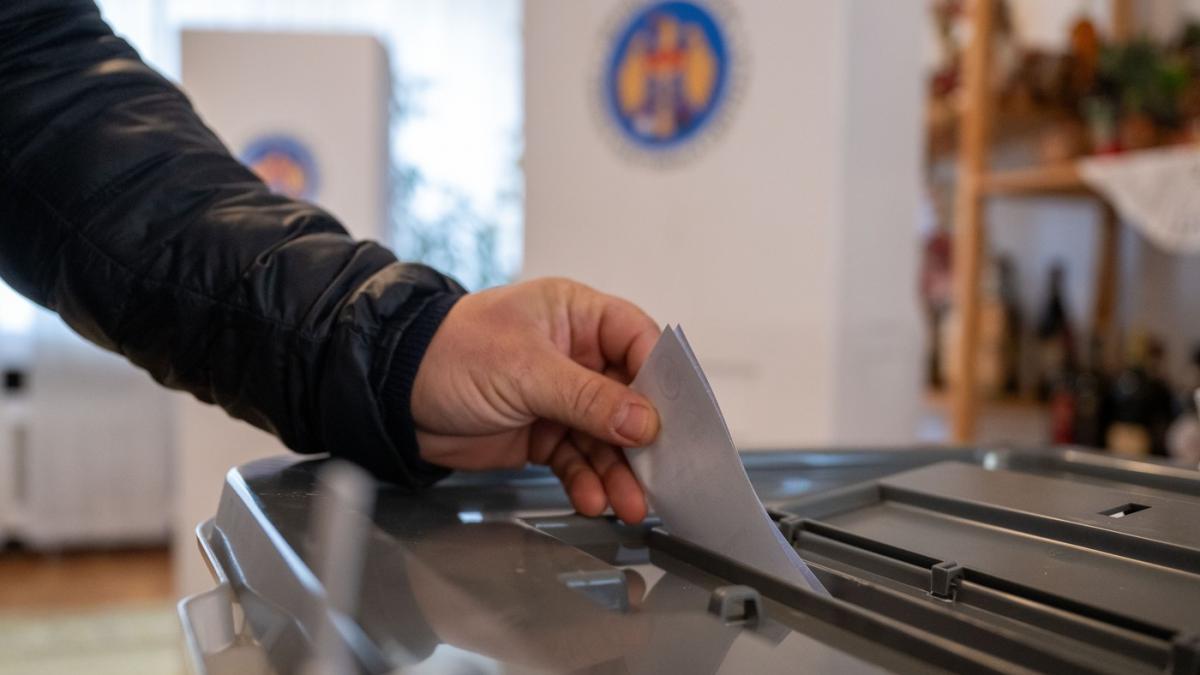 mai informatia ca li se vor lua angajatilor din minister banii primiti pentru alegeri este falsa mai informatia ca li se vor lua angajatilor din minister banii primiti pentru alegeri este falsa