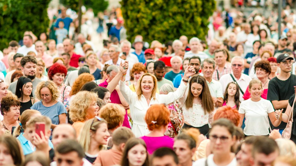 vot crucial pentru o romanie puternica prospera si europeana elena lasconi sustinuta de nume grele ale culturii sportului si muzici