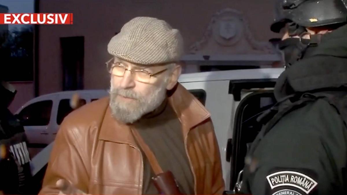 liderii miscarii legionare au fost ridicati si dusi la politie perchezitii dupa comemorarea lui zelea codreanu