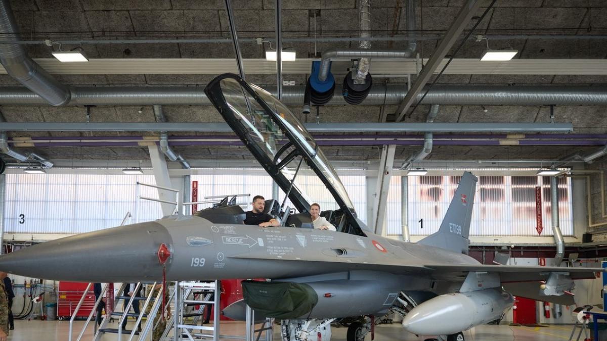 ucraina a primit un nou lot de avioane f 16 din danemarca zelenski toti aliatii nostri ar trebui sa fie la fel de hotarati