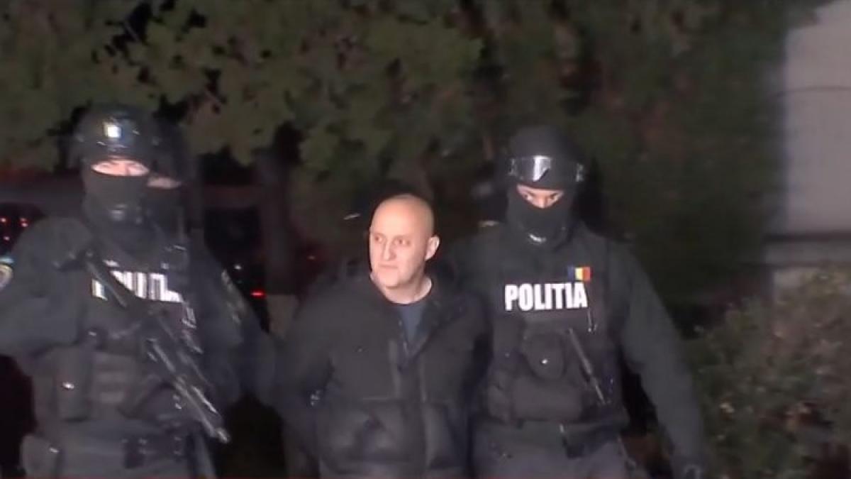 horatiu potra a fost scos flancat de politisti si cu catuse la maini din sediul ipj prahova dupa ore de audieri