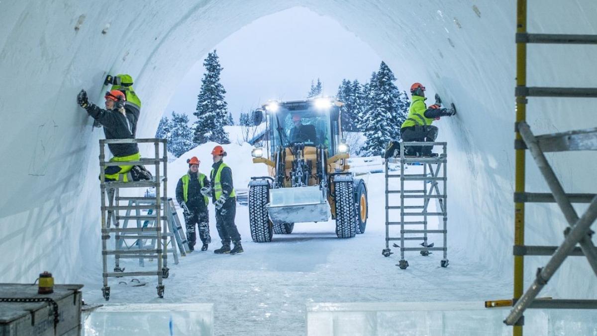 a inceput constructia noului hotel de gheata de la balea lac cele 12 camere vor purta numele unor personalitati din muzica clasica