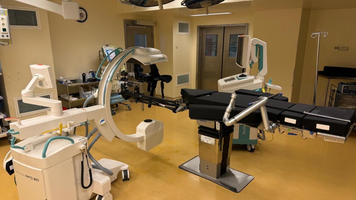 premiera nationala spitalul judetean constanta a fost dotat cu sistemul robotic rosa ofera cel mai inalt grad de precizie