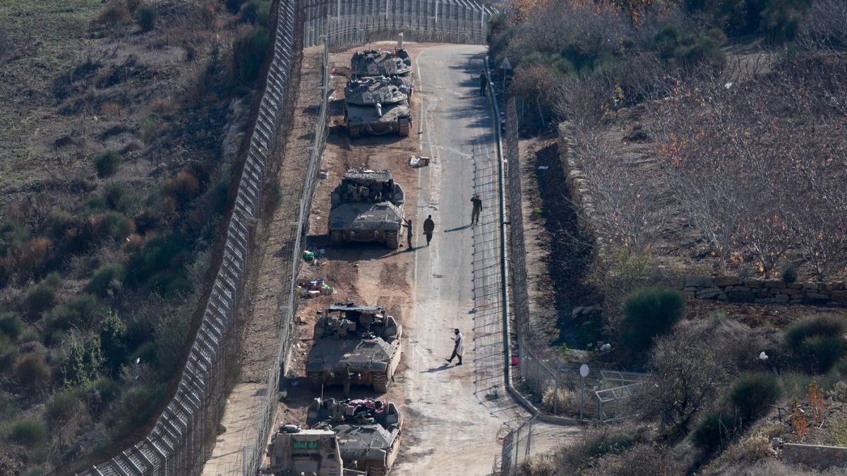 israelul e acuzat ca a ocupat aproape 300 de kilometri patrati in siria de la caderea regimului assad si ca forteaza oamenii sa plece