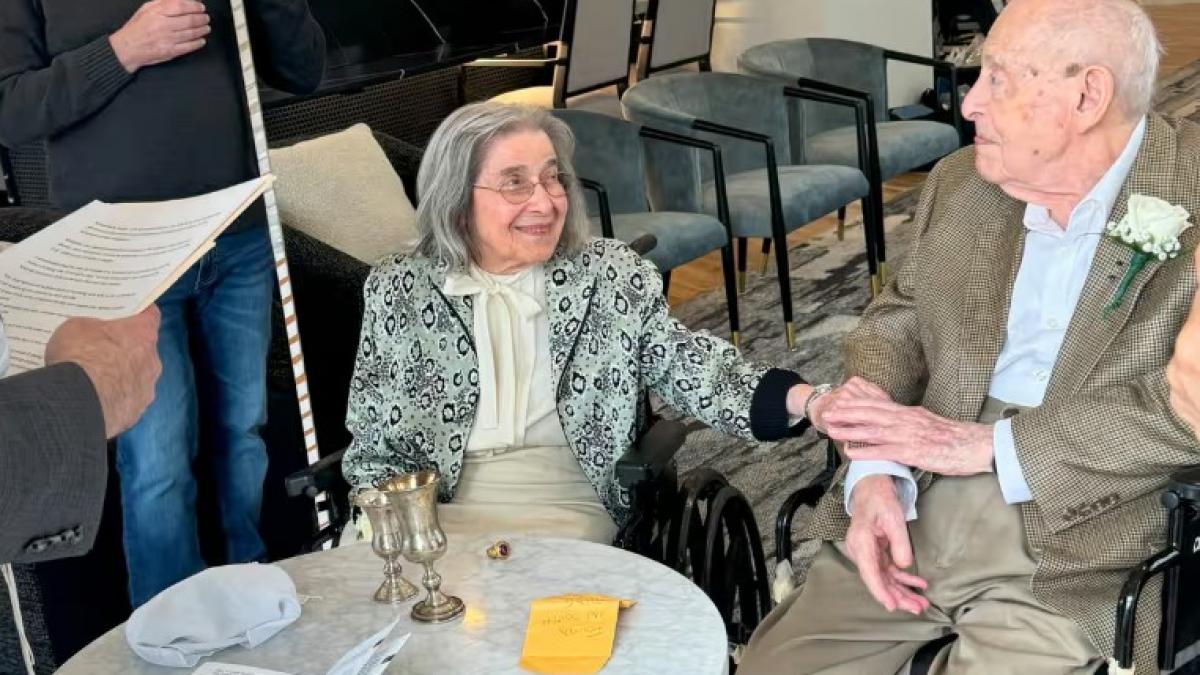 s au cunoscut intr un azil de batrani si s au casatorit la 100 respectiv 102 ani povestea fabuloasa a cuplului