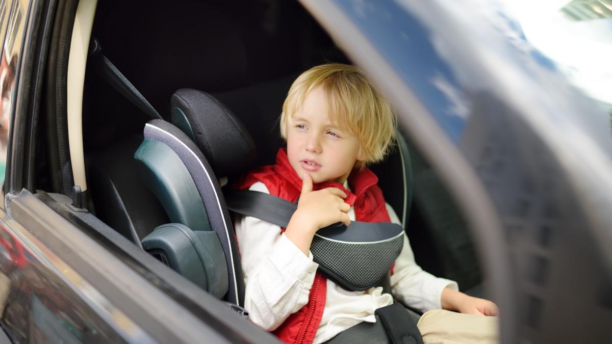 cand pot sta copiii pe scaunul din fata al masinii varsta si inaltimea necesare