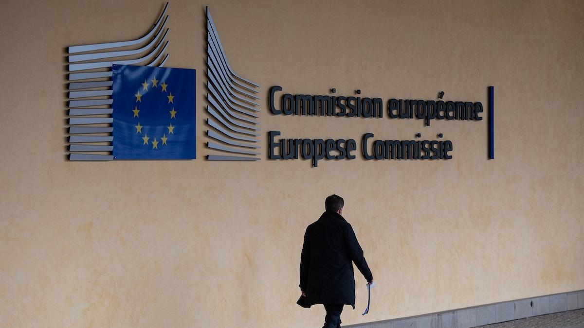 comisia europeana solicita romaniei sa reduca sarcina asupra profesionistilor care doresc sa furnizeze servicii temporare si ocazionale