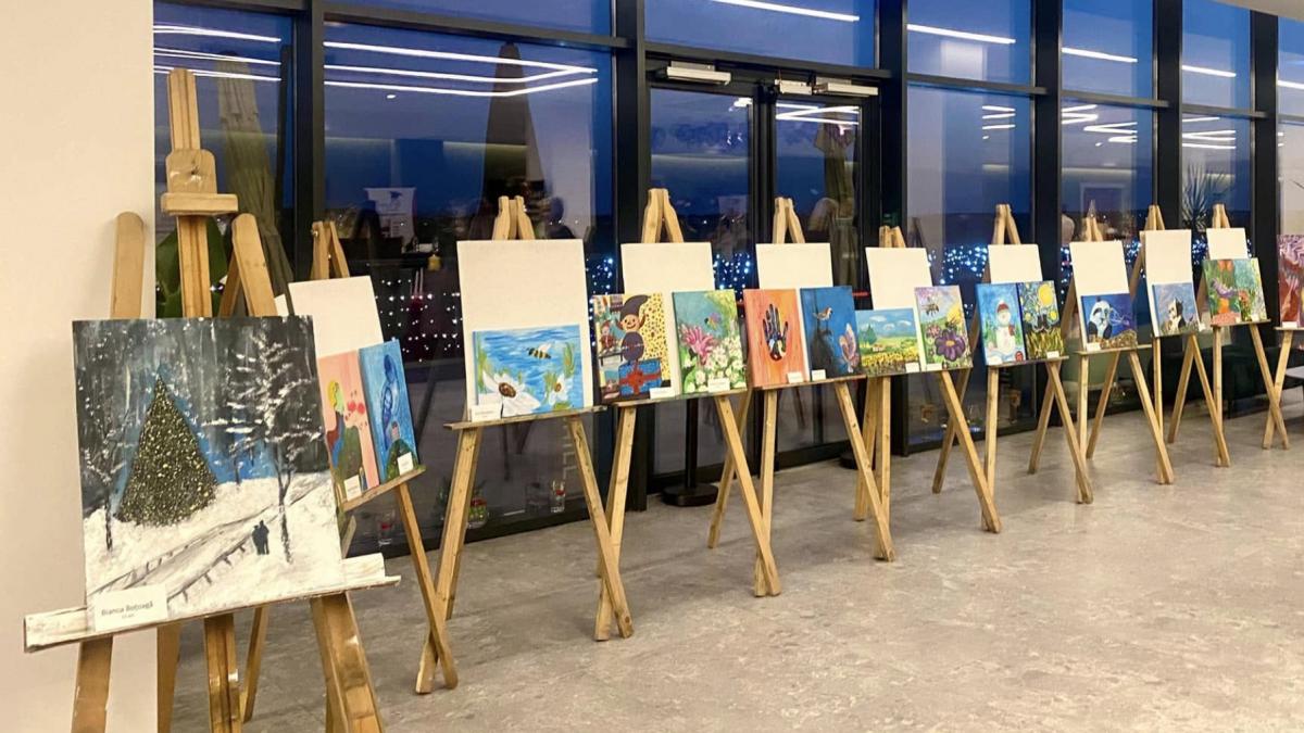 copiii au cantat ca sa ajute alti copii la editia a doua a galei caritabile merry music school