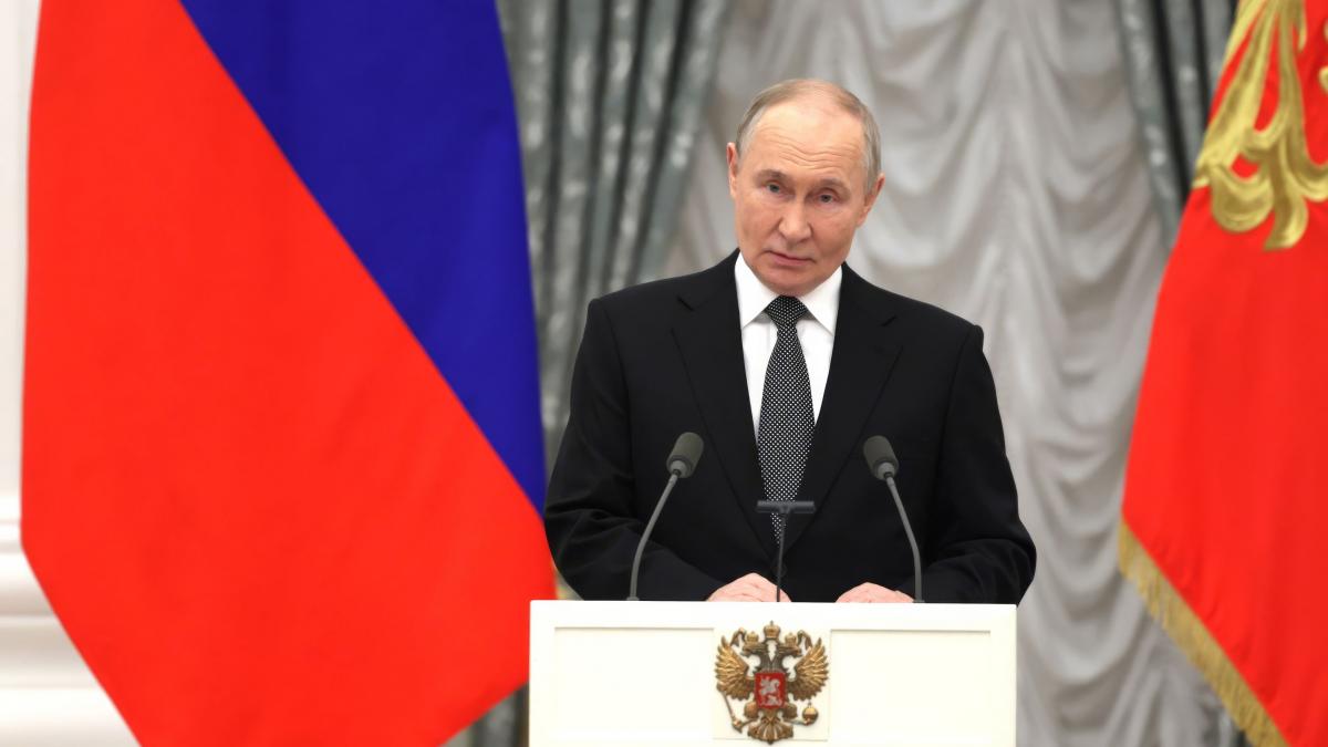 putin acuza occidentul ca impinge rusia spre liniile sale rosii