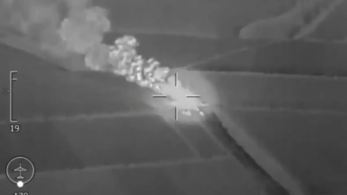 ucrainenii au bombardat cu drone si himars un tren rusesc cu 40 de rezervoare de combustibil in crimeea