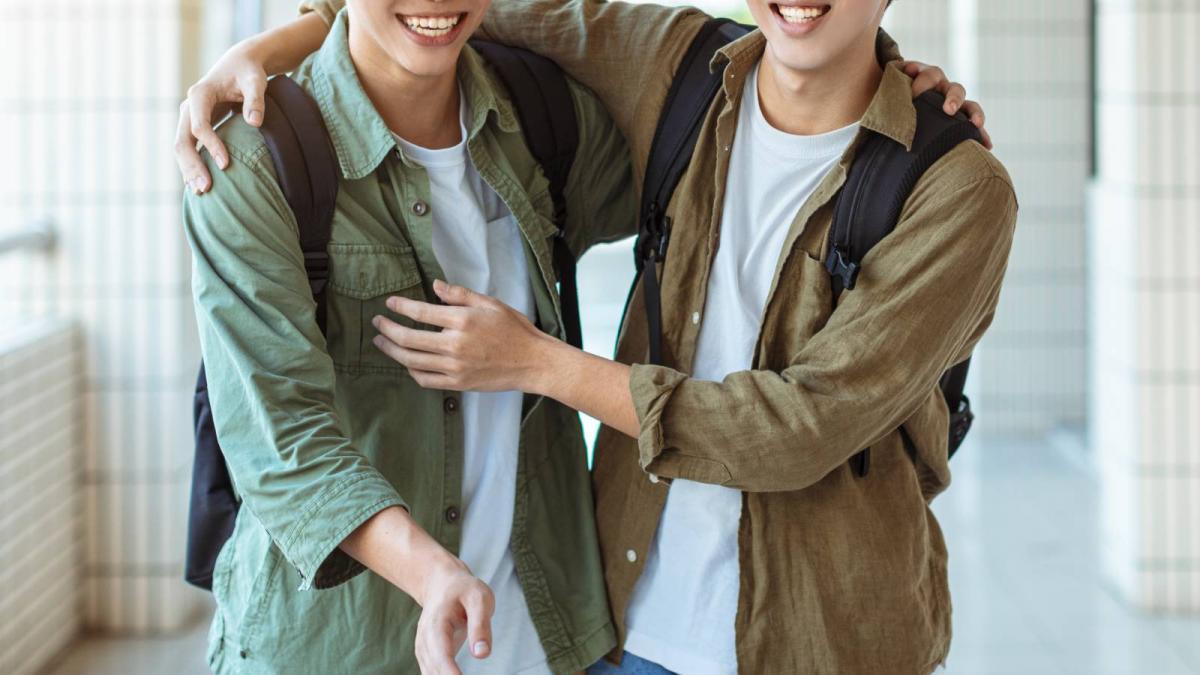 doi frati din buzau au fost ajutati de politie sa se reintoarca la scoala dupa 2 ani in care tatal le a interzis sa mearga la cursuri