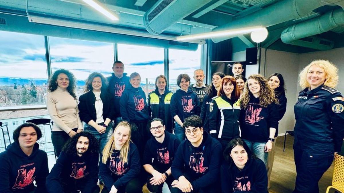 jungla digitala elevii din sibiu participa la un program inedit vor invata cum sa se fereasca de pericolele de pe internet