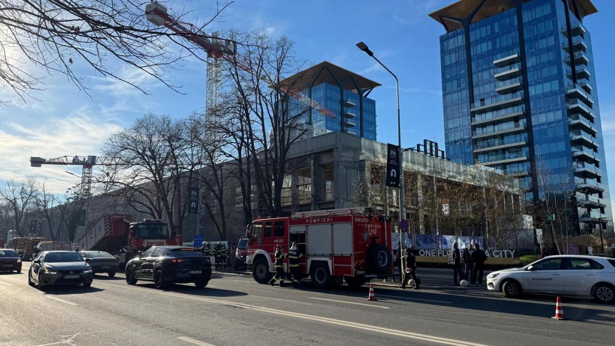 interventie de urgenta pe un santier din bucuresti un om a fost prins sub o placa de beton