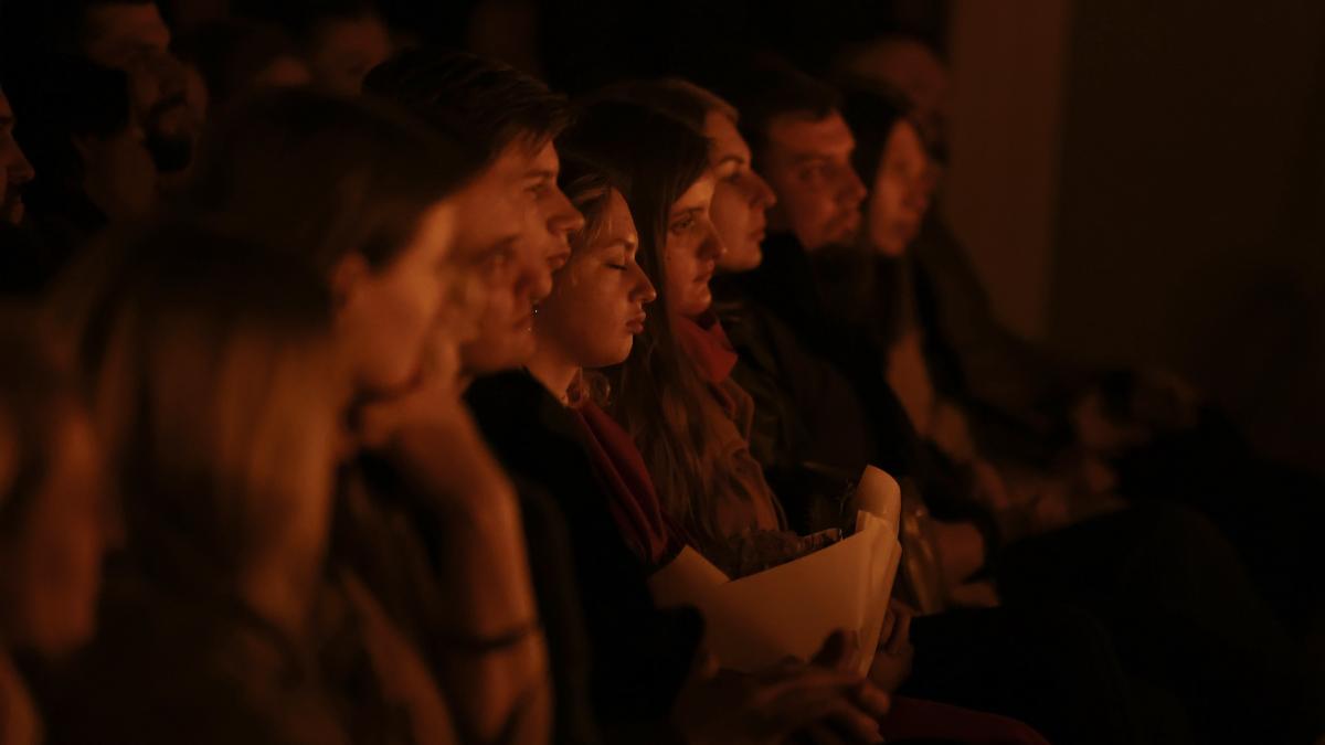 mister la un concert din dresda mai multi spectatori s au imbolnavit subit la fel si paramedicii chemati sa i ajute