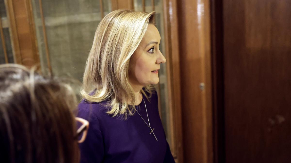 partidul lui lasconi pune conditii imposibile si se scoate singur din viitorul guvern usr a lasat o hartie si a plecat de la negocieri