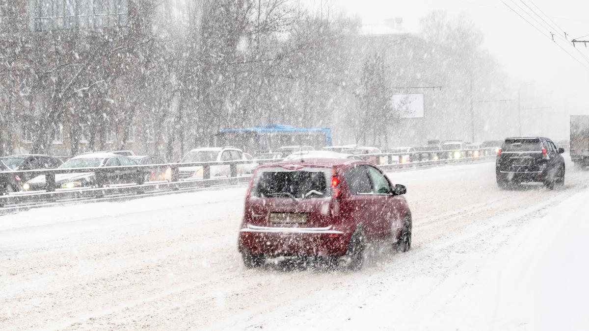 vremea se raceste brusc dupa zile cu temperaturi mai mari decat e normal se anunta ploi si ninsori in toata tara