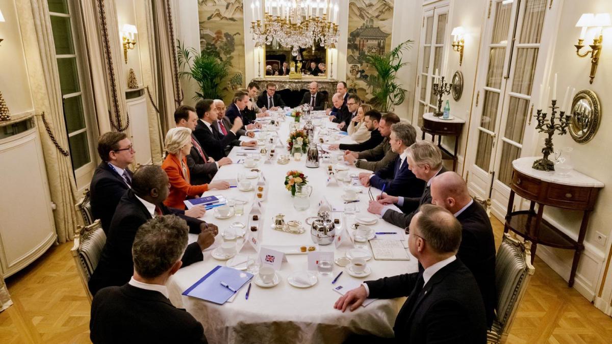 cine a fost acasa la mark rutte la masa la care nu a fost invitat si iohannis nu e o solutie grozava sa se discute pe grupulete