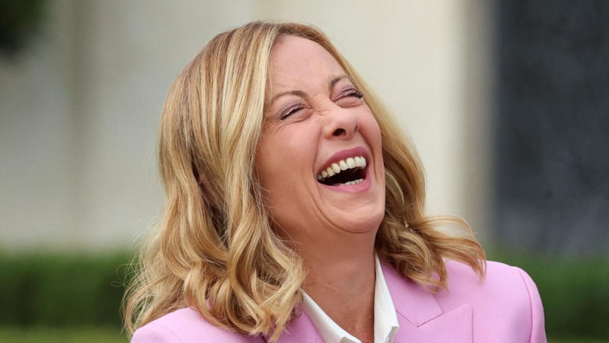 premierul italiei giorgia meloni a primit un pat de 9200 de euro cadou de craciun din partea parlamentarilor partidului sau