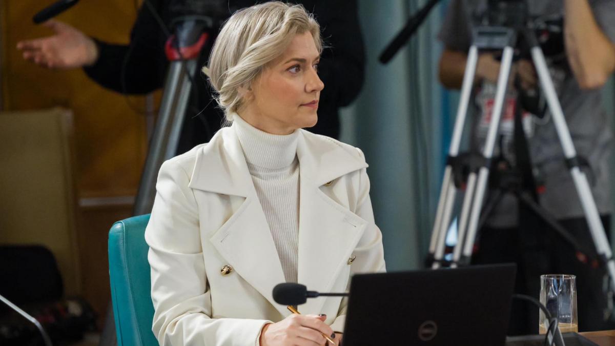 ministrul justitiei condamna amenintarile la adresa jurnalistilor antena 3 cnn din parlament noi societatea sa izolam agresorii