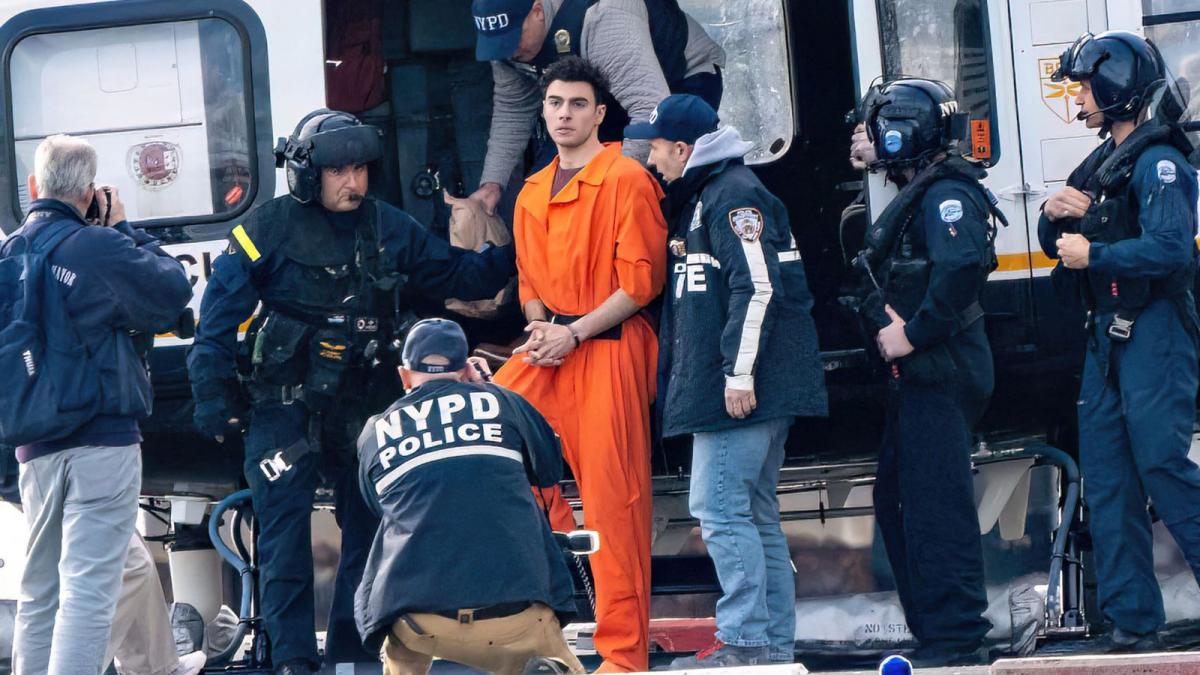 cazul luigi mangione suspectul in asasinarea ceo ului unitedhealthcare se declara nevinovat ceva e pe cale sa dea in clocot in sua