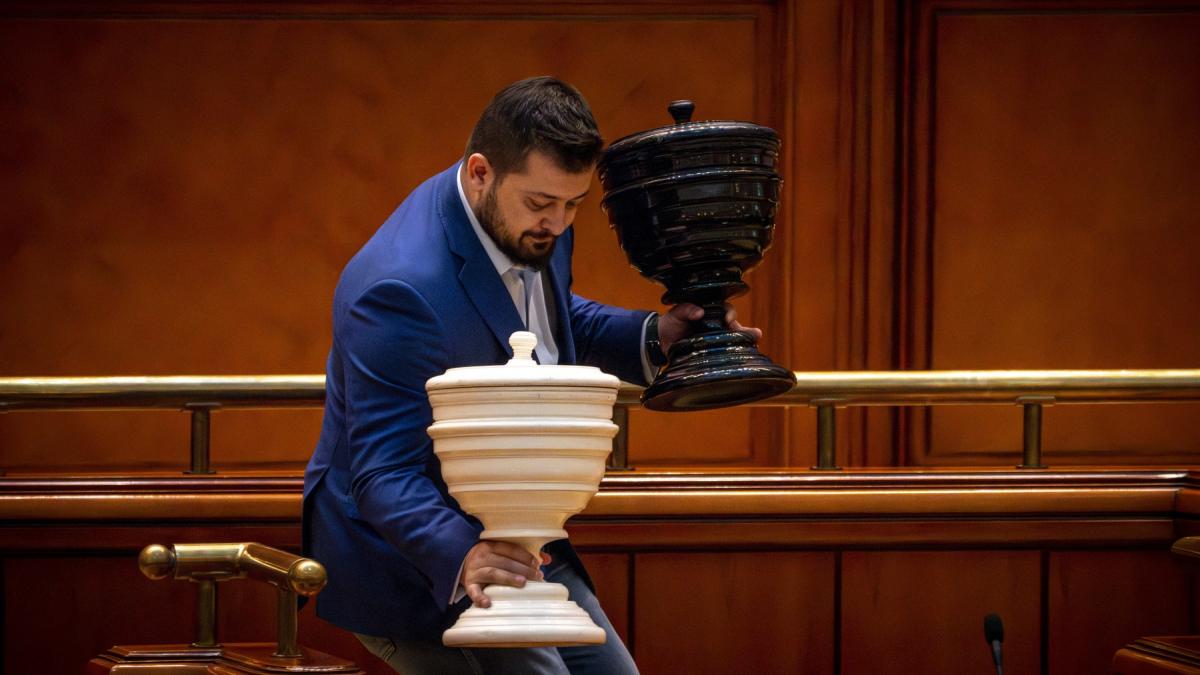 de cate voturi are nevoie guvernul ciolacu 2 in parlament si cate are coalitia