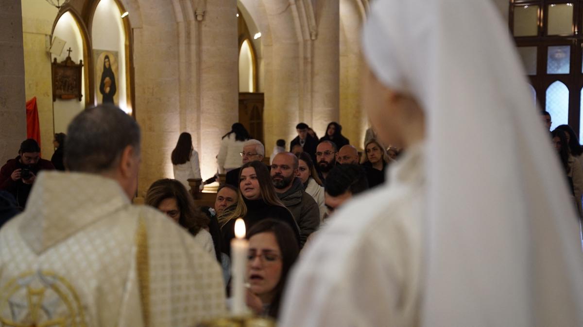 crestinii sirieni spun ca au doua motive de sarbatoare craciunul si caderea tiranului conditii de securitate sporita la damasc