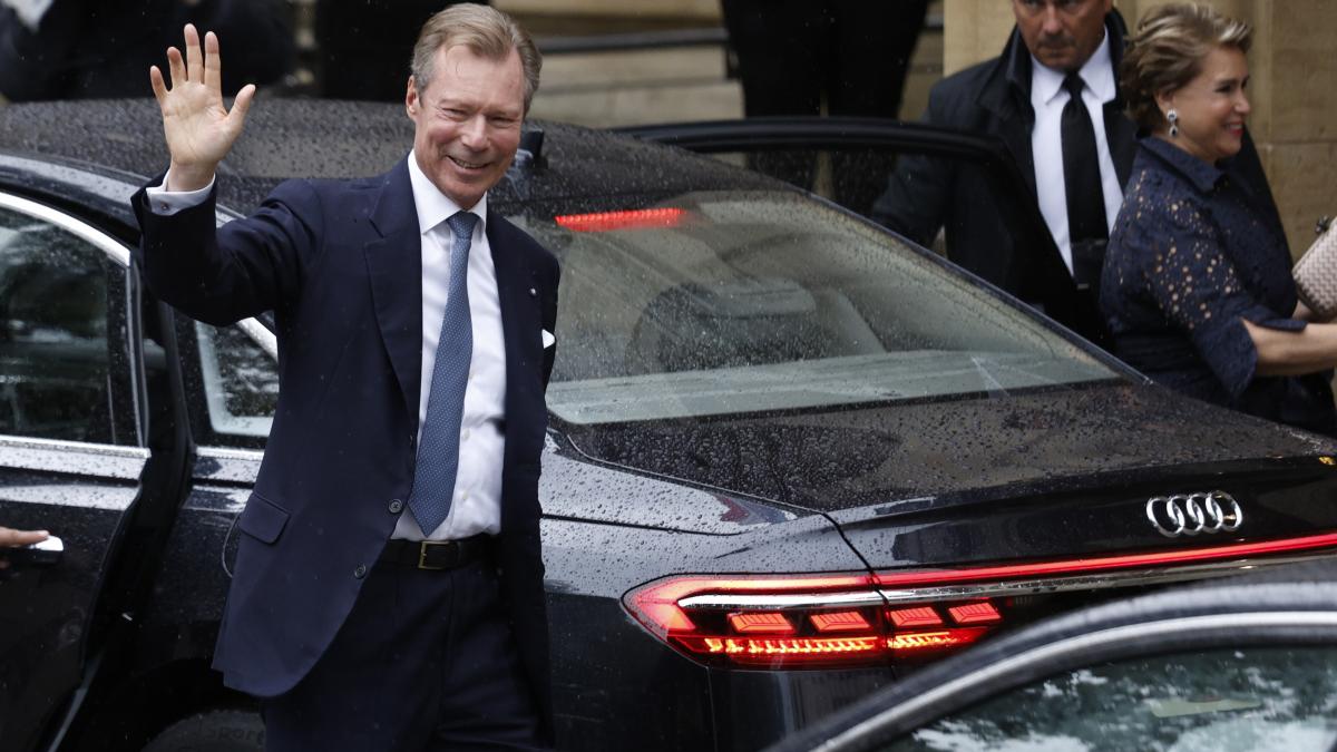 marele duce de luxemburg a anuntat data abdicarii tronul ii va reveni fiului sau printul guillaume