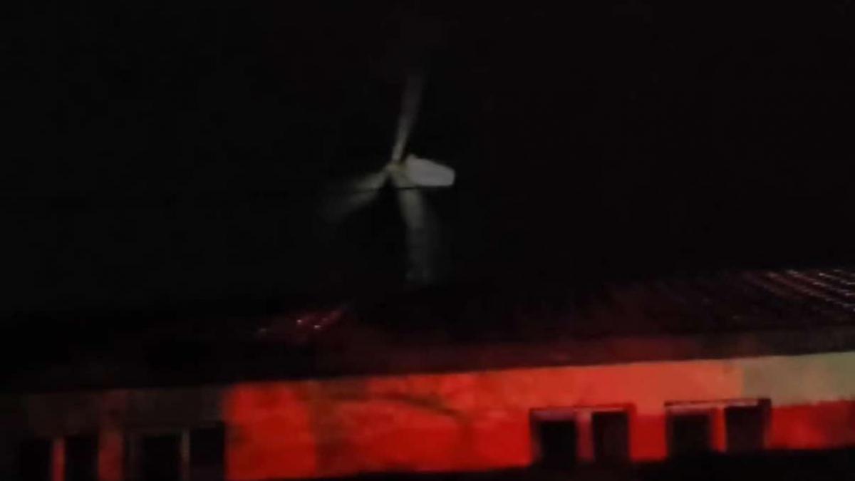o turbina eoliana din poarta alba s a stricat din cauza viscolului elicea se invarte necontrolat un camin din zona a fost evacuat