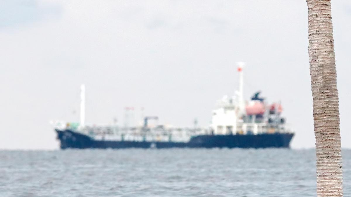 finlanda a trimis armata sa confiste vasul din flota fantoma rusa suspect ca a distrus cablul de electricitate de sub marea baltica