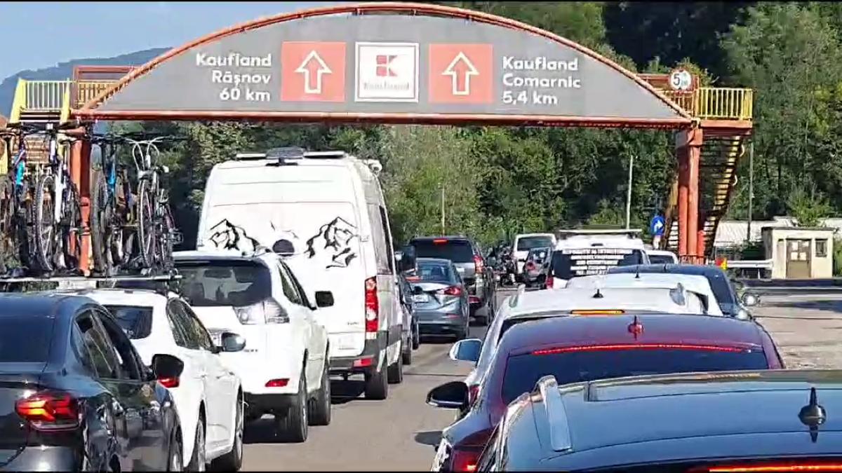 intoarcerea acasa un cosmar pentru soferii care au fost pe valea prahovei au parcurs 5 kilometri intr o ora