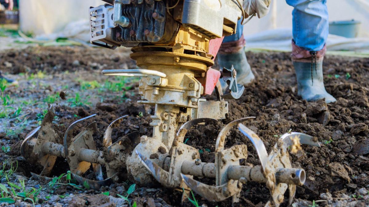 motocultor cu freza tractata alegerea ideala pentru gradina ta