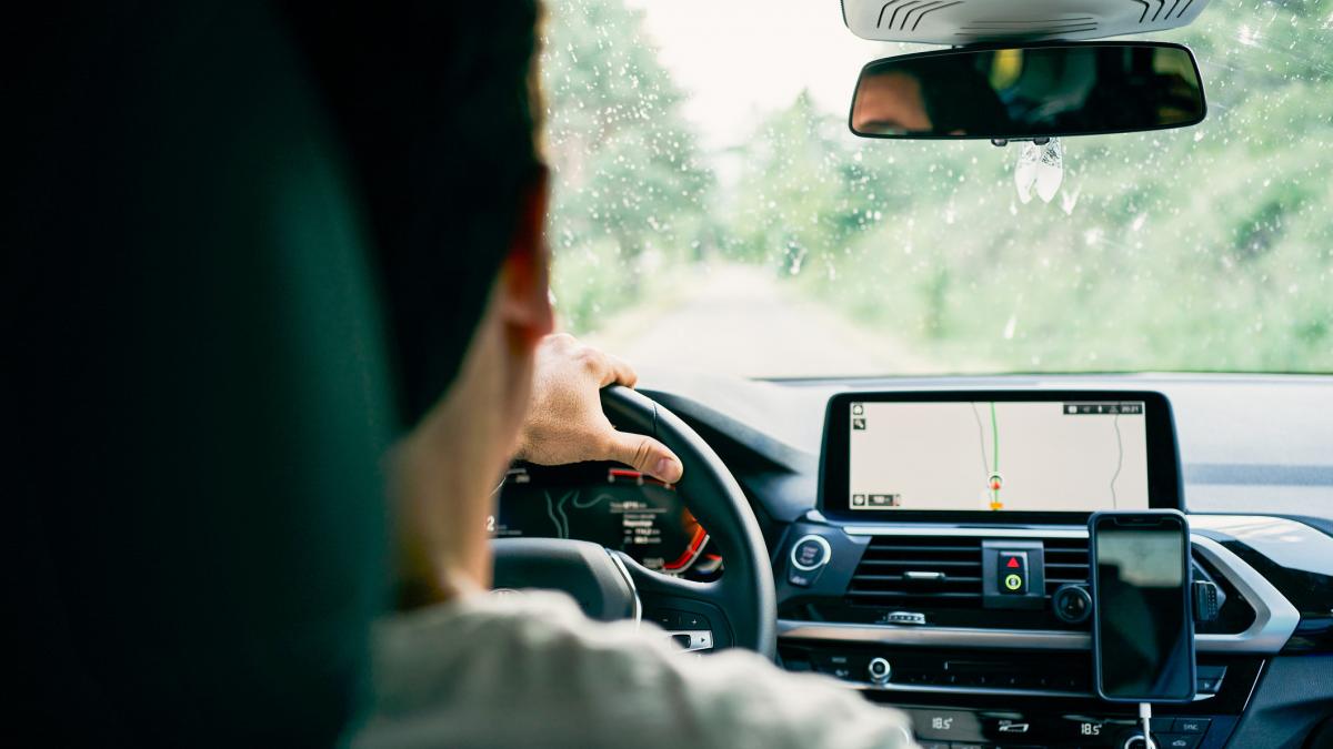 un tanar de 19 ani fara permis a fost prins la volan de doua ori in aceeasi zi